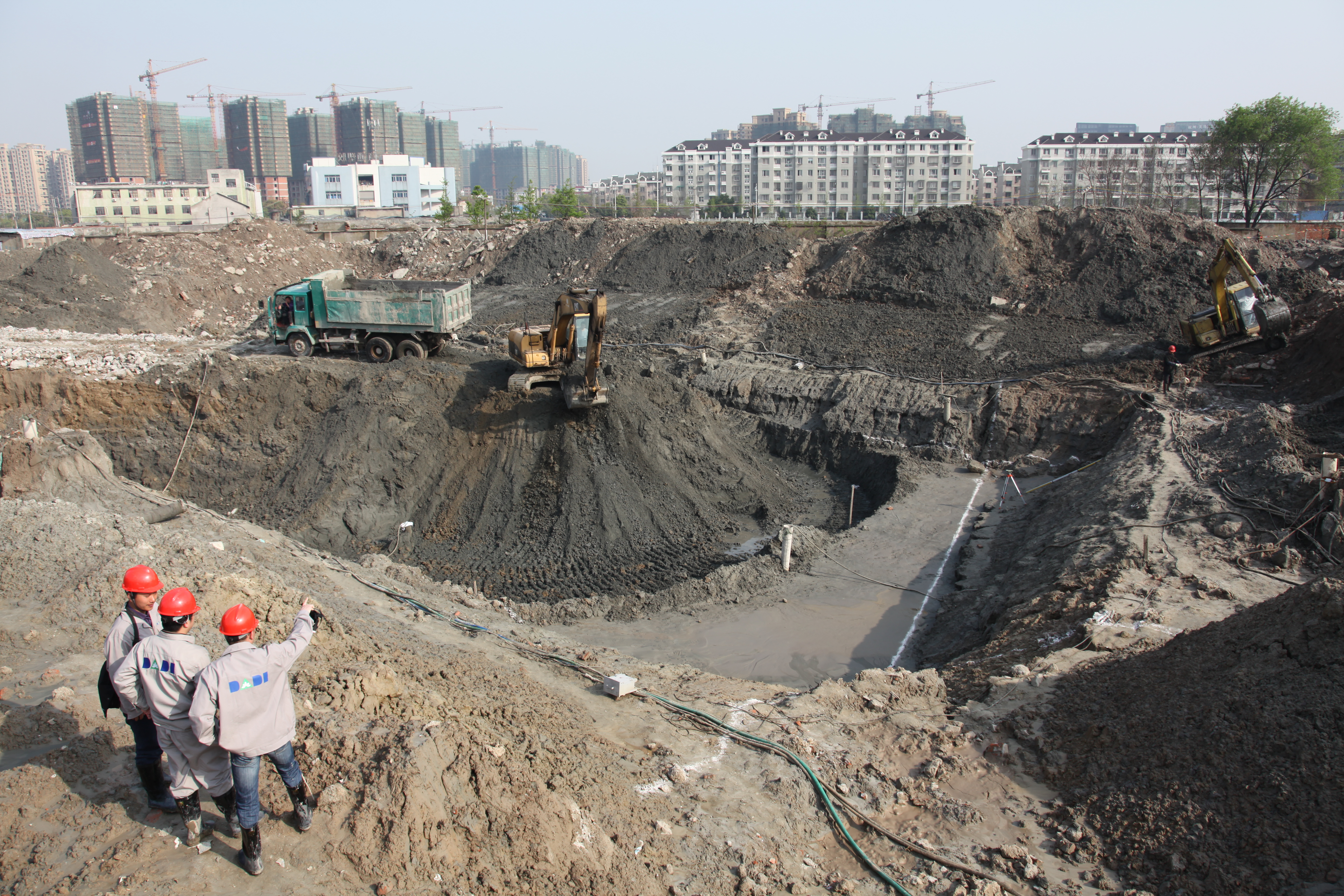 生态环境部专家组调研大地公司土壤修复试点...